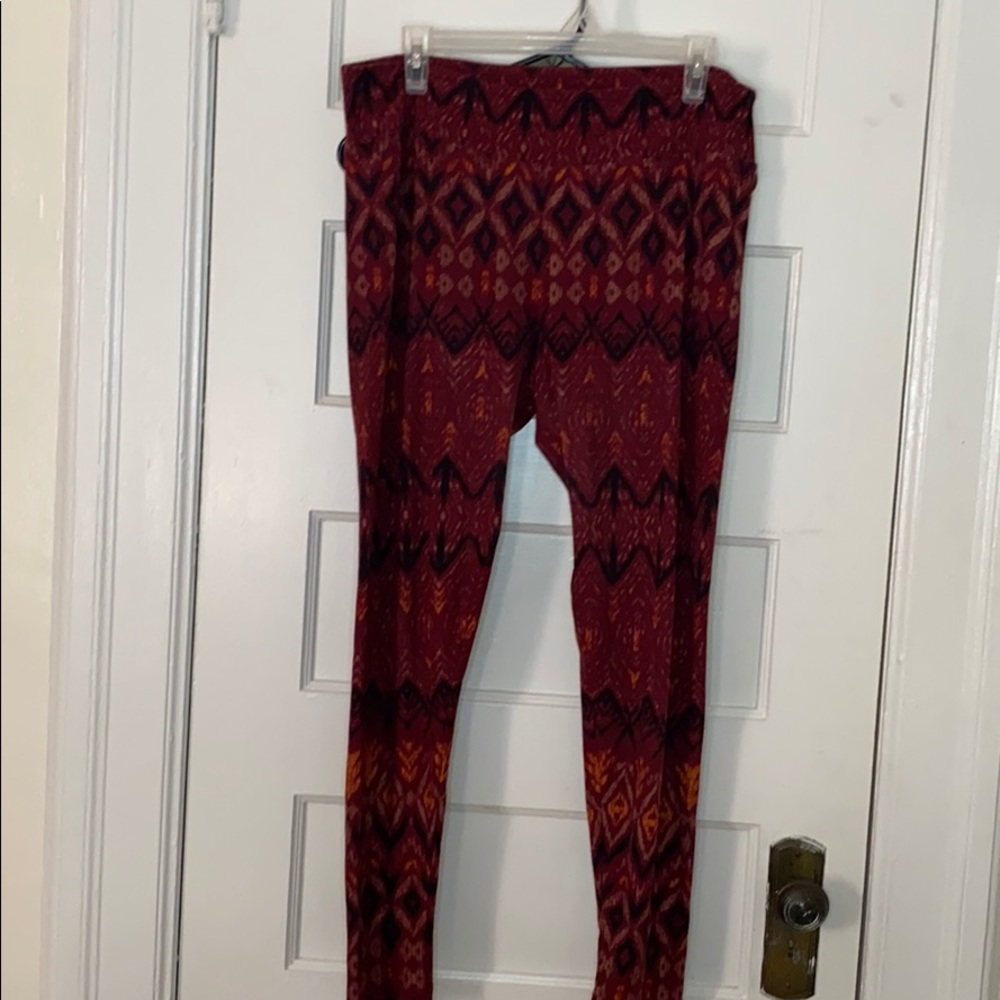Lularoe leggings maroon print